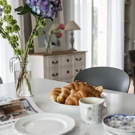 Welcoming Large With Panoramic View Over Sur Mer And Cap Ferrat. 빌프랑슈쉬르메르