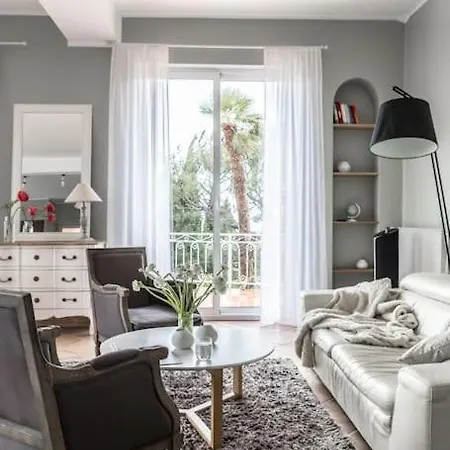 Welcoming Large With Panoramic View Over Sur Mer And Cap Ferrat.